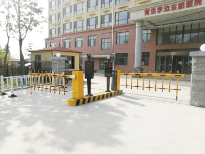 青岛李沧东部医院智能道闸安装案例